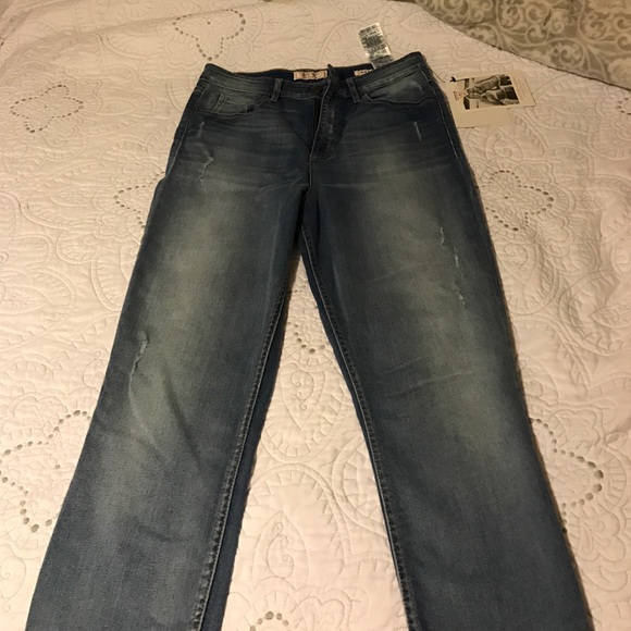 Guess Jeans - Picture 4 of 5